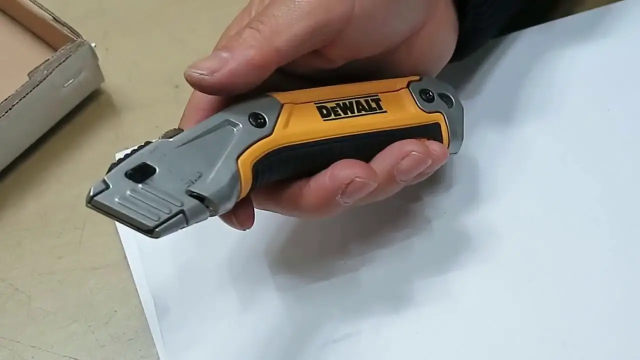 How to Change Blade on Dewalt Utility Knife