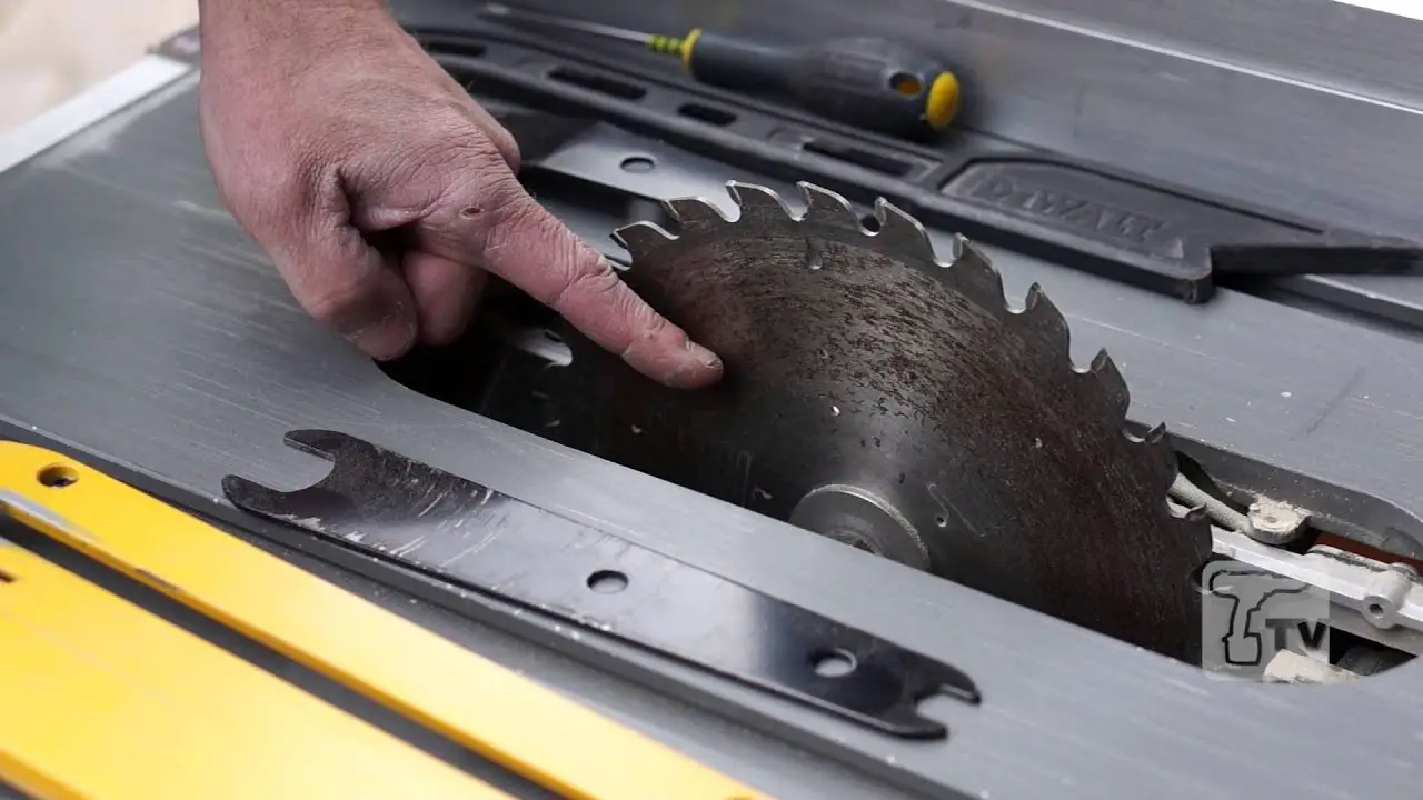 How to Change Dewalt Table Saw Blade