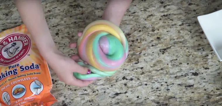 How to Make Slime With Baking Soda And Glue