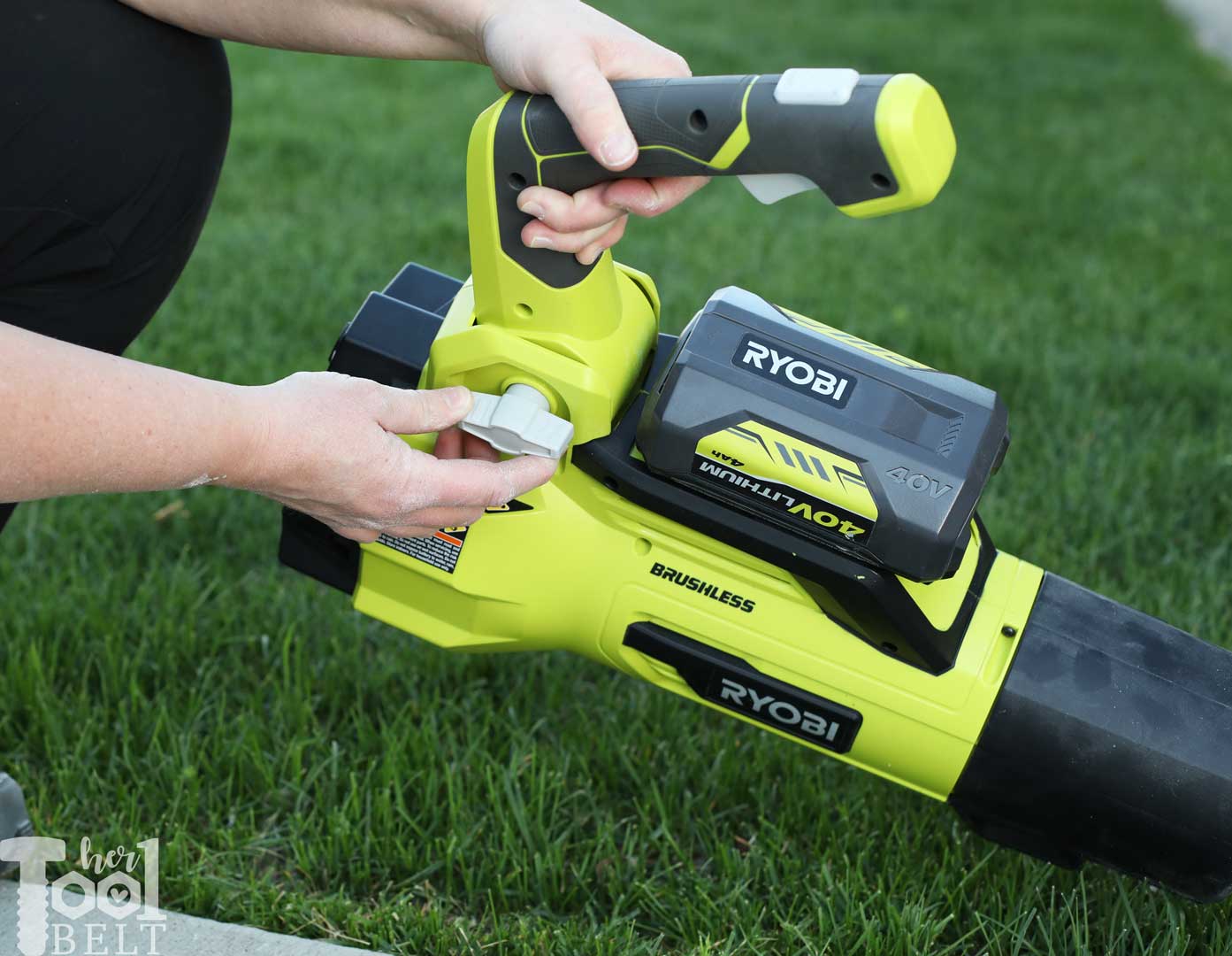 How to Adjust Handle on Ryobi Leaf Blower