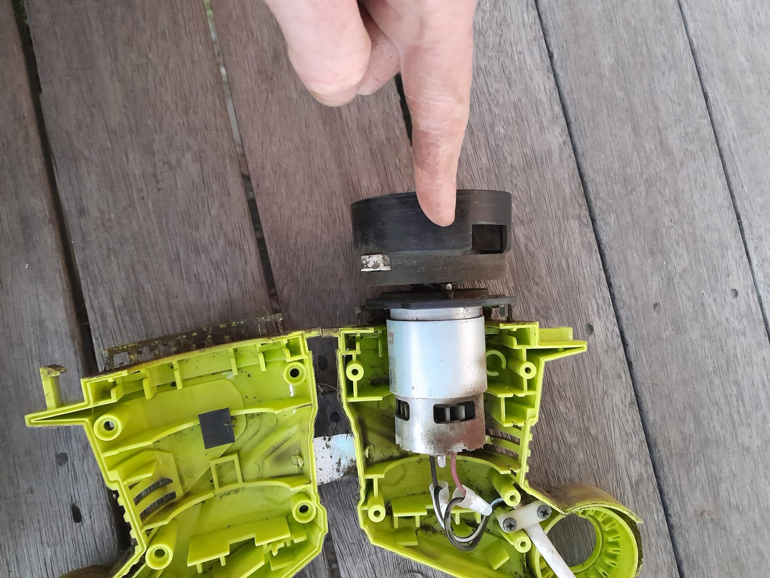 How to Remove Trimmer Head Ryobi 18V